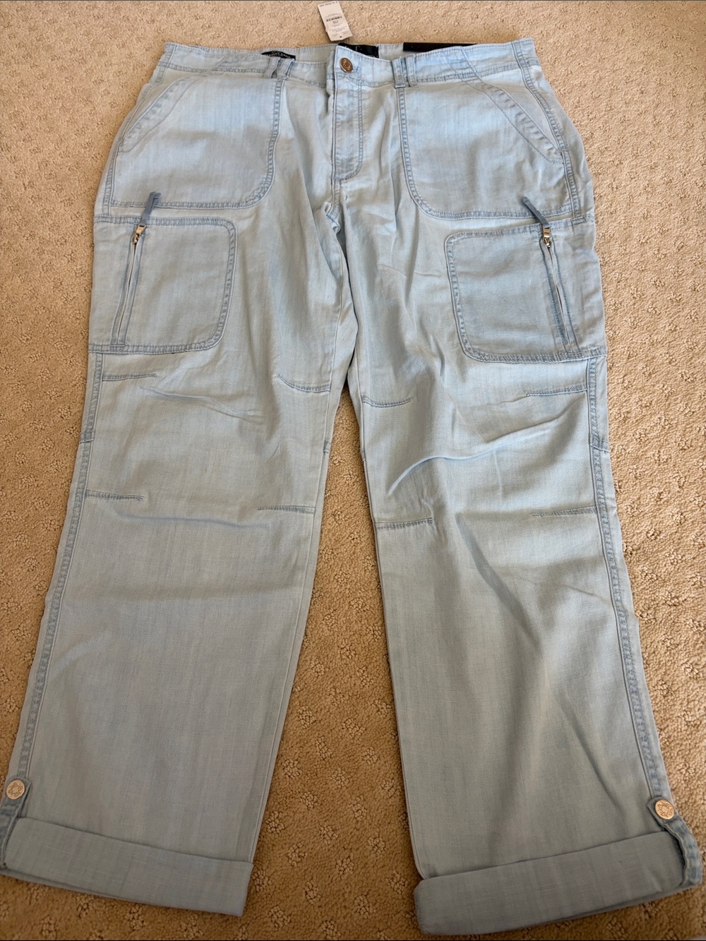 White House Black Market Light Blue Cropped Pret-a-Pedi Pants